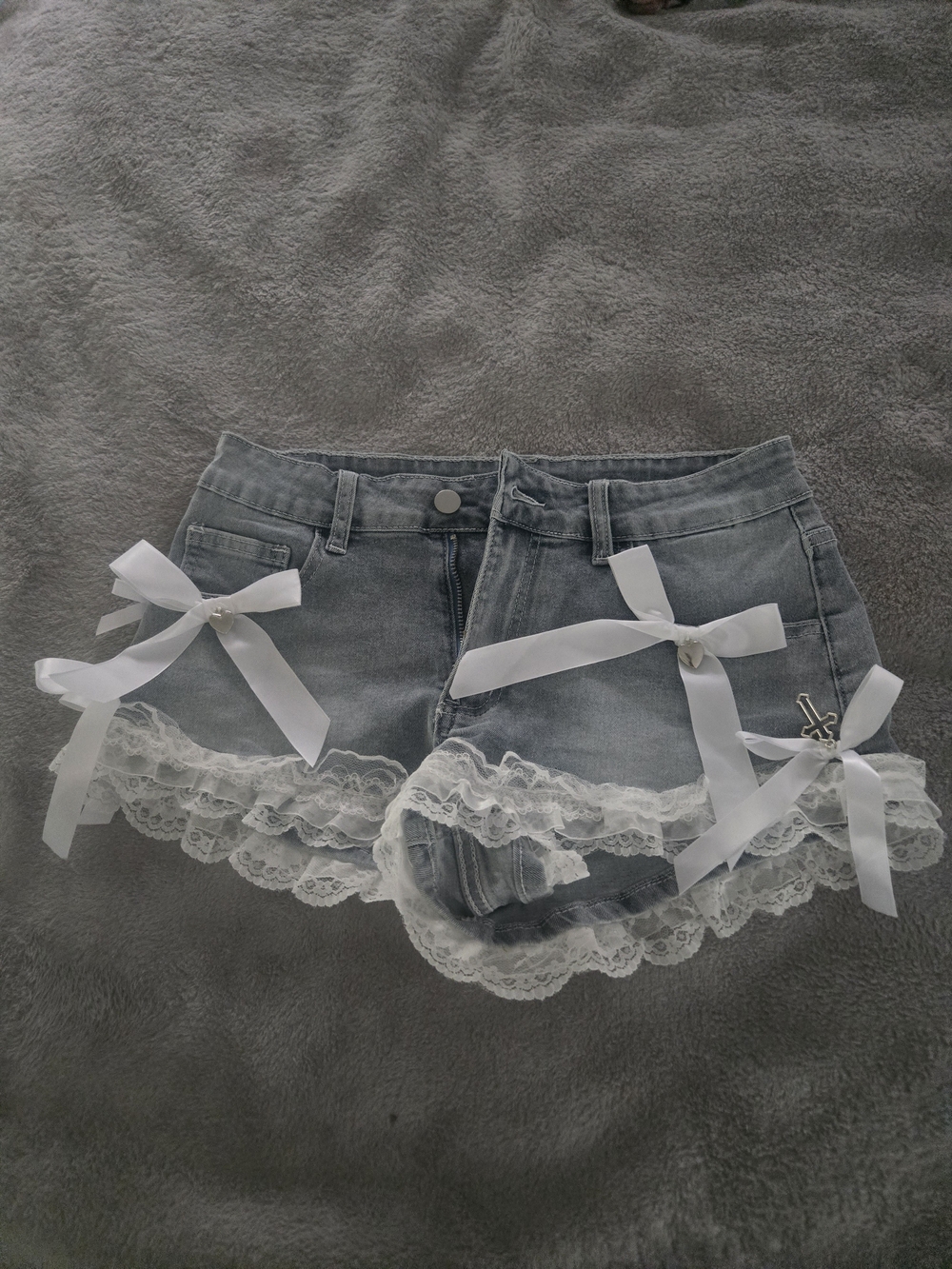ROMWE Light Gray Denim Shorts with White Lace & Bows